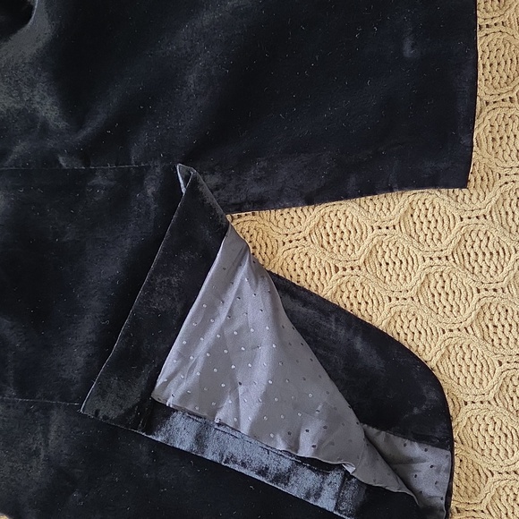 Banana Republic Factory Black Velvet 'Long and Lean' Blazer - Size 10 - Picture 5 of 9
